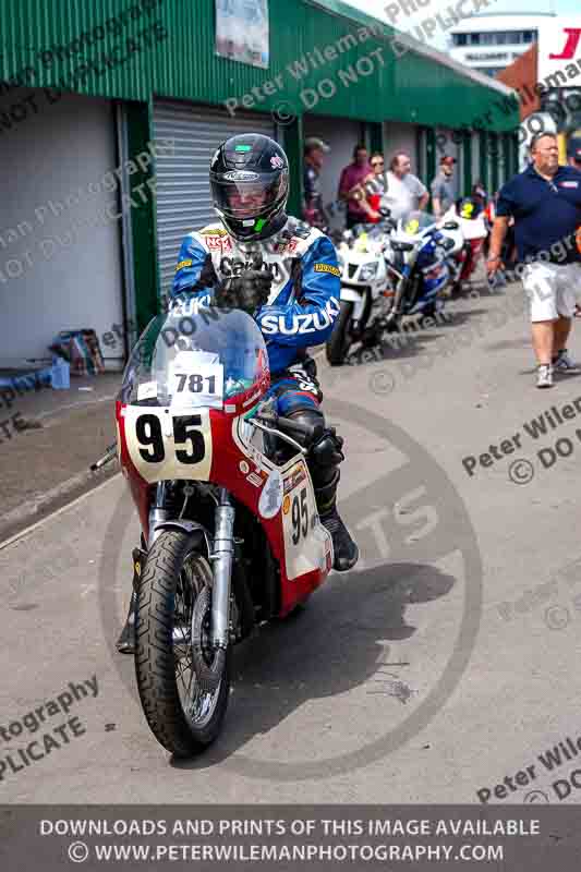 Vintage motorcycle club;eventdigitalimages;mallory park;mallory park trackday photographs;no limits trackdays;peter wileman photography;trackday digital images;trackday photos;vmcc festival 1000 bikes photographs